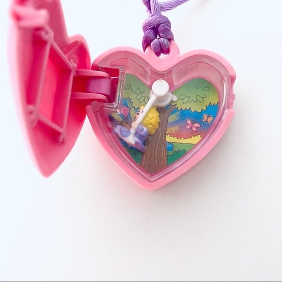 Polly Pocket Swinging Doll Locket - Picture 3 of 6
